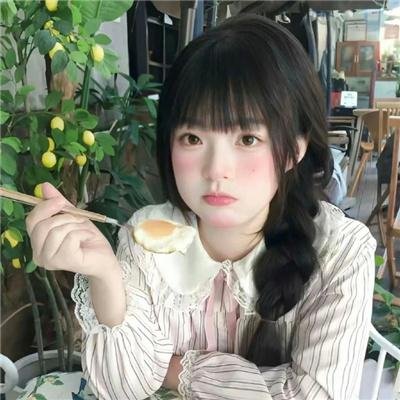 穿风信子蓝的少女